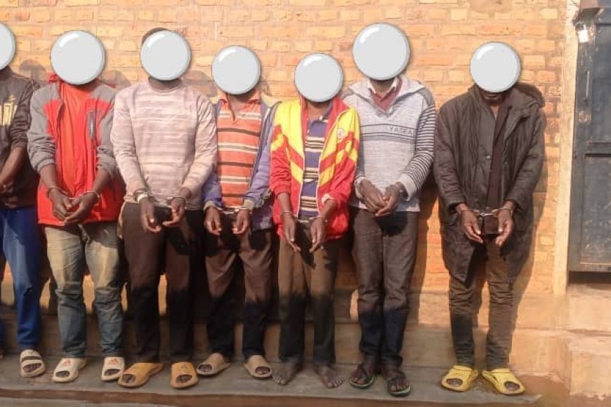 Gicumbi: Polisi yafashe abiyita abaparakomando bangiza imirima y’abaturage bashakamo zahabu