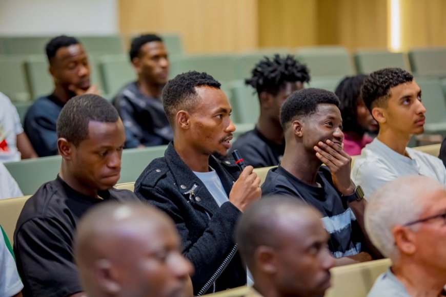 Abakinnyi ba APR FC bizeje umuyobozi w’icyubahiro gutanga ibyishimo (AMAFOTO)