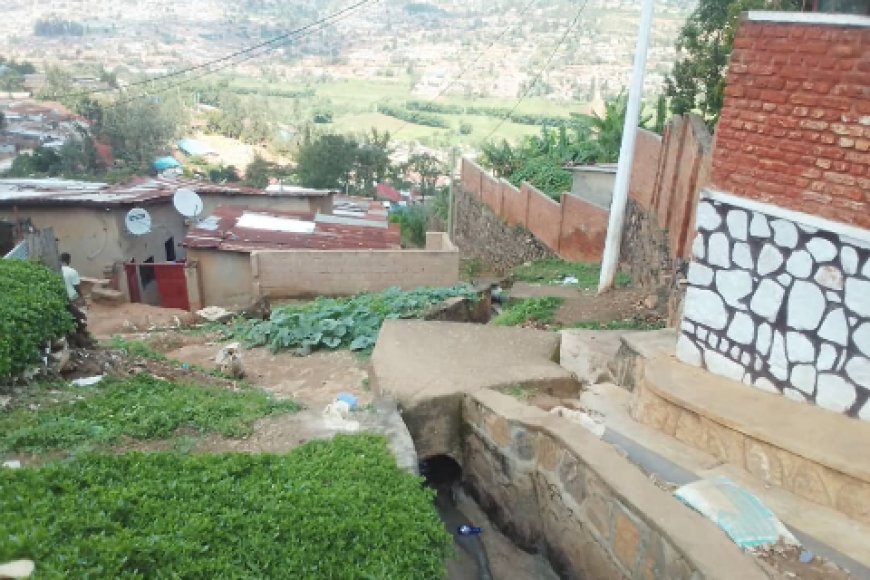 Kigali:Yaryamanye n'indaya abura ayo kuyishyura ifatira imyenda ye