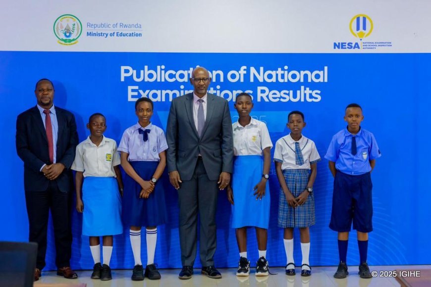 MINEDUC yahembye abanyeshuri 11 barushije abandi mu bizimini bisoza amashuri abanza n’icyiciro rusange