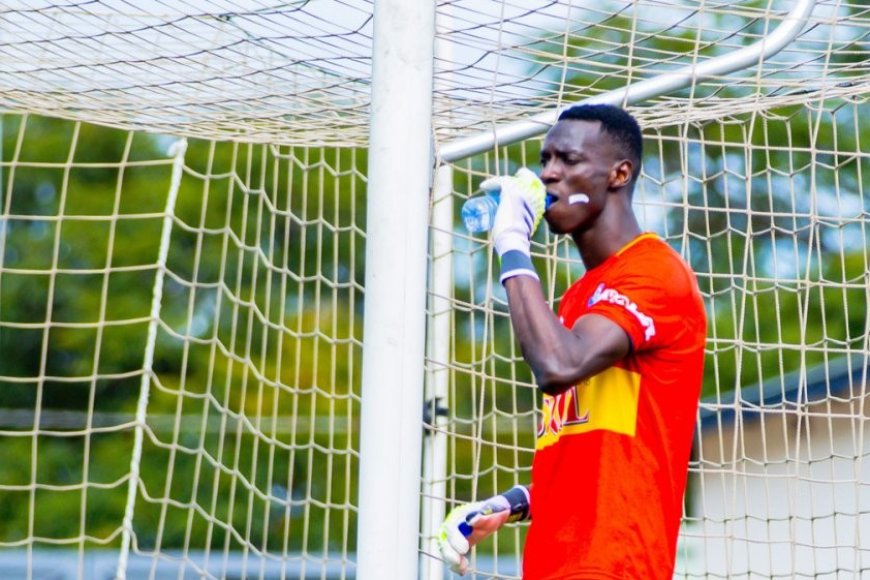 Khadime Ndiaye ari gukora imyitozo mu ikipe nshya