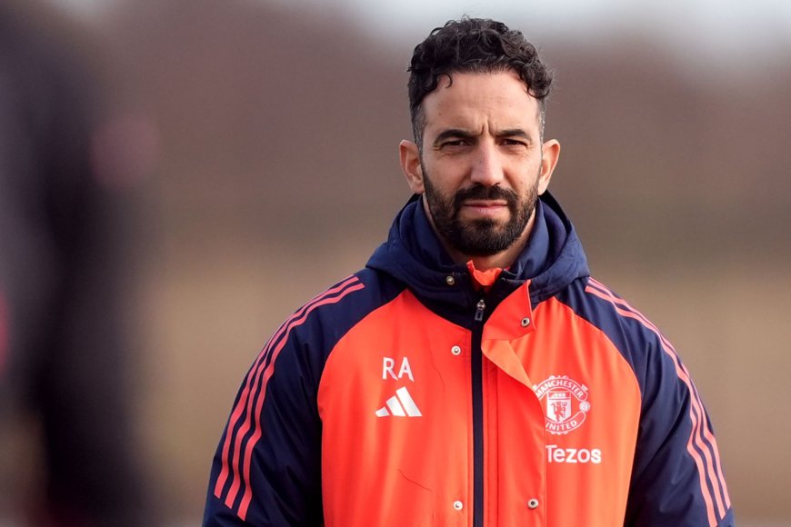 Ruben Amorim utoza Manchester United yatakambiye abafana nyuma yo gusezererwa
