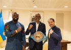 Perezida Kagame yahawe Umukandara wa WBC n’umukinnyi w’iteramakofe ukomeye cyane ku isi Carlos Takam