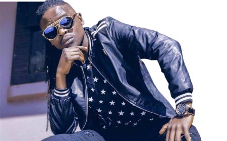 Umuhanzi Weasel Manizo akurikiranwe na Polisi ya Uganda ku cyaha cyo gukubita