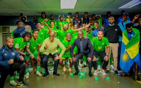 Abakinnyi b’Amavubi bakuburiwe imyambaro banahabwa amadorari