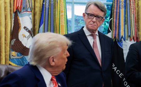 Ambasaderi Peter Mandelson W'ubwongereza muri Amerika yirukanywe ku buyobozi