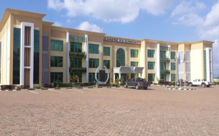 Kamonyi: Polisi yarashe abajura batatu bagaragaye batema abantu mu kabari