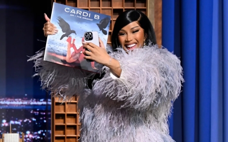 Album ya Card B ikomeje guca uduhigo