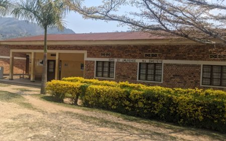 Rusizi: Yakomerekeje babiri nyuma yo kumubaza impamvu inkoko ye yaboneye