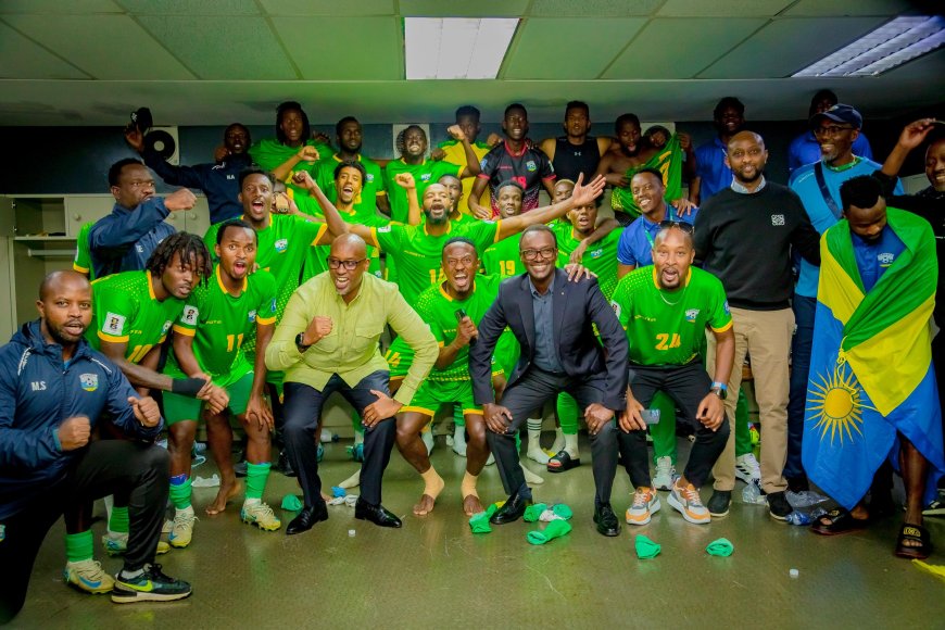 Abakinnyi b’Amavubi bakuburiwe imyambaro banahabwa amadorari