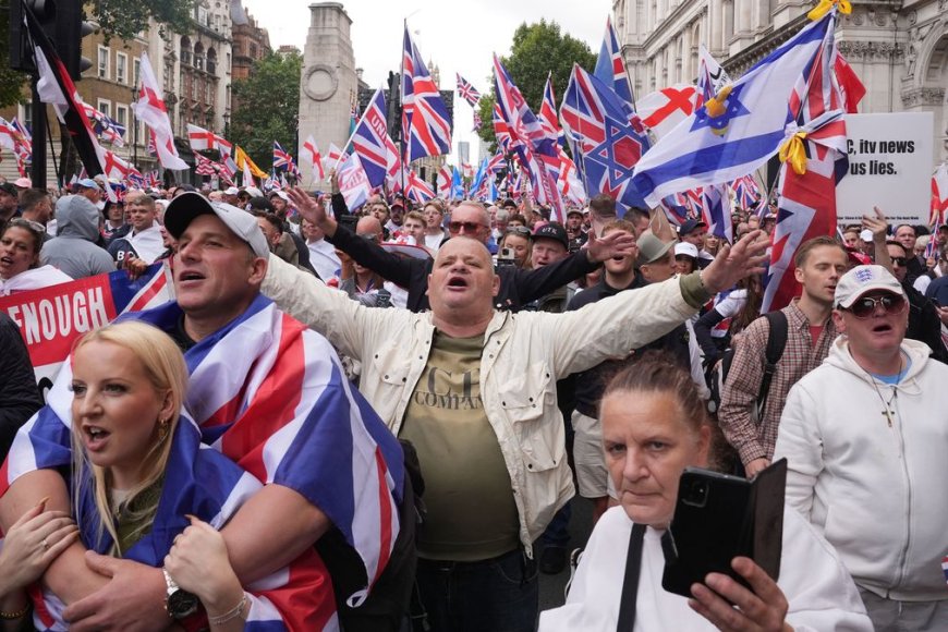 Ibihumbi by’abantu byahuriye i Londres mu myigaragambyo y’irondaruhu