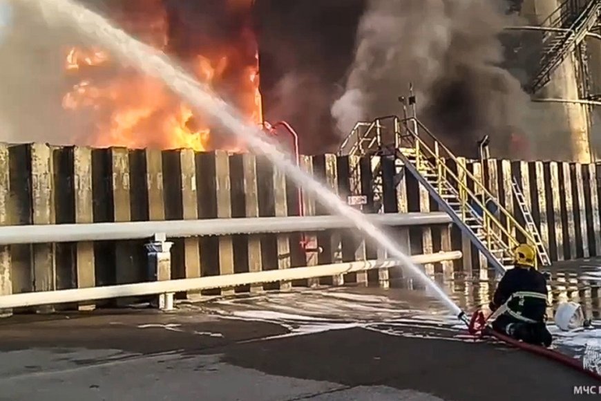 Ukraine yagabye igitero cya Drone ku Burusiya gihagarika uruganda rwa peteroli runini