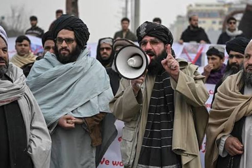 Afuganisitani: Abatalibani bategetse ko nta gitabo cyanditswe n'umugore cyemerewe kwigishwa mu mashuri