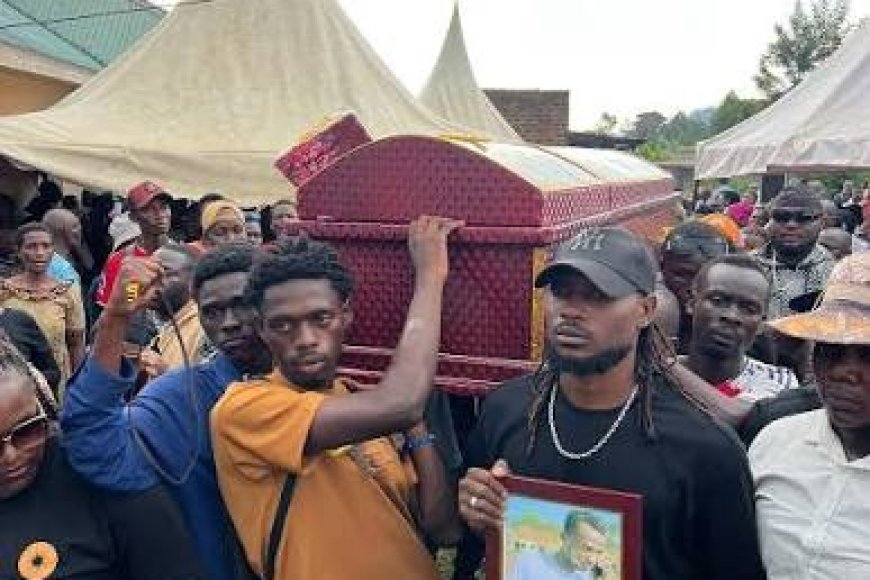 Abahanzi bakuru bari kwigizayo Alien Skin 