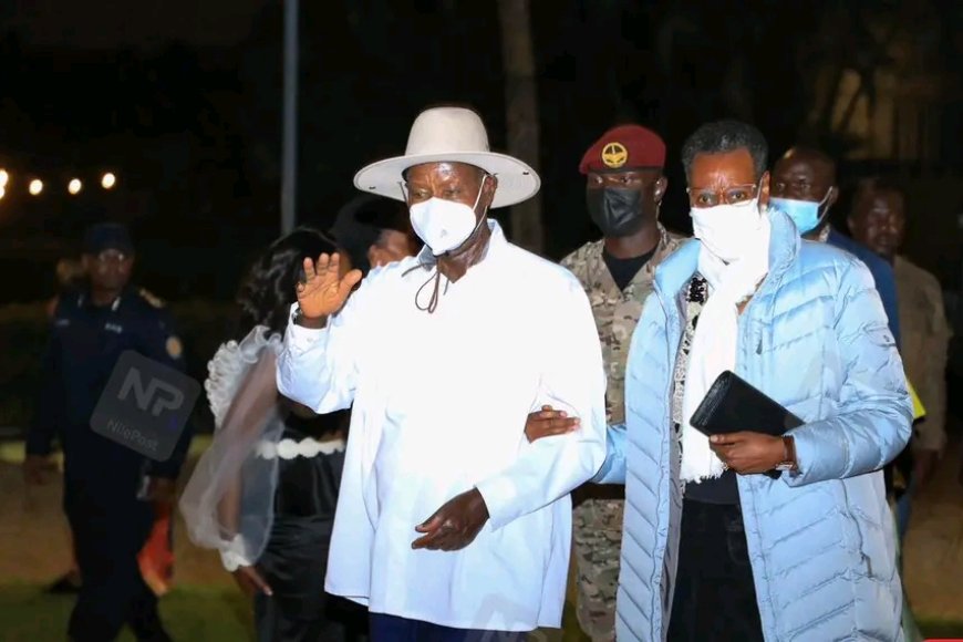 Museveni yijeje abahanzi inkunga ya miliyali 30