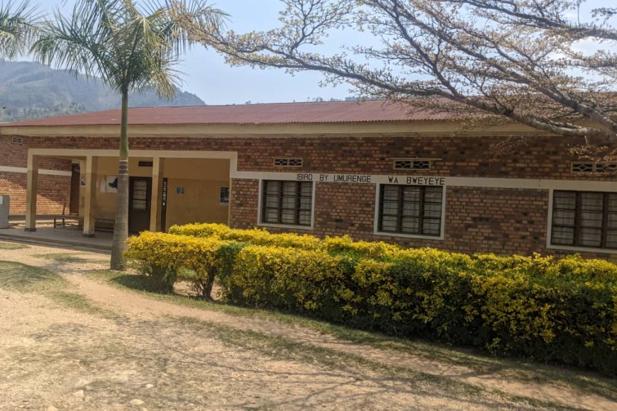 Rusizi: Yakomerekeje babiri nyuma yo kumubaza impamvu inkoko ye yaboneye