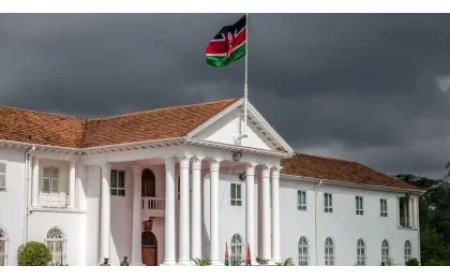 Kenya: Umupolisi urinda urugo rwa Perezida Ruto yishwe arashishijwe umwambi n’umuheto