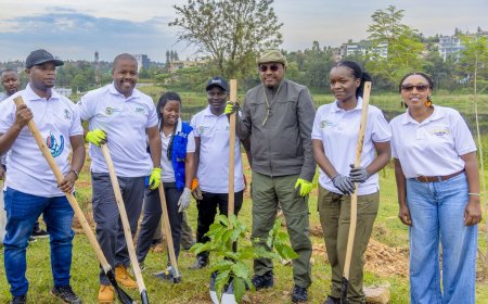 Uwahoze ari Minisitiri w’Intebe wa Ethiopia yifatanyije n’abatuye Gasabo mu muganda Rusange