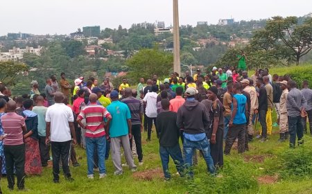 Muhima: Nta muturage usa nabi n’utambaye inkweto uzongera guhabwa serivisi