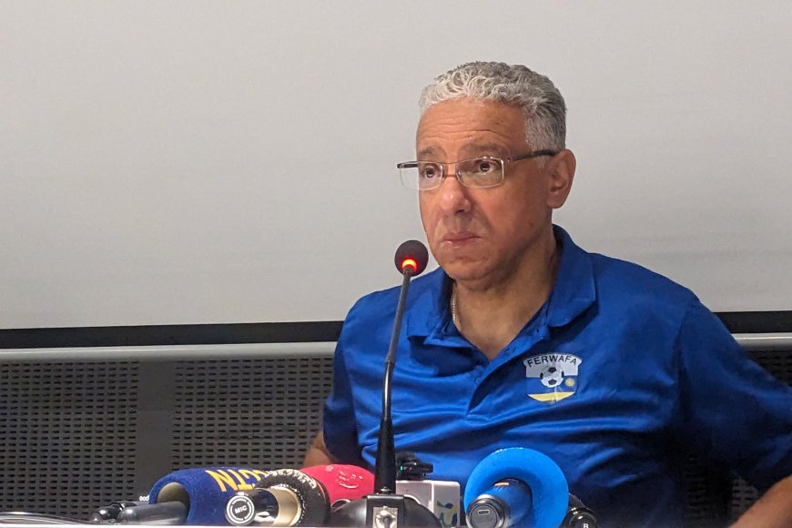 Nditeguye papa! Adel Amrouche yitwikiriye umutaka w’intsinzwi atanga ubutumwa