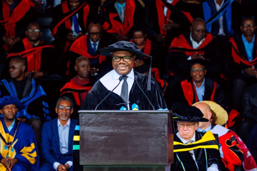 "Murasabwa gukomeza kuba indashyikirwa" Minisitiri w'intebe abwira abasoje amashuri muri UR