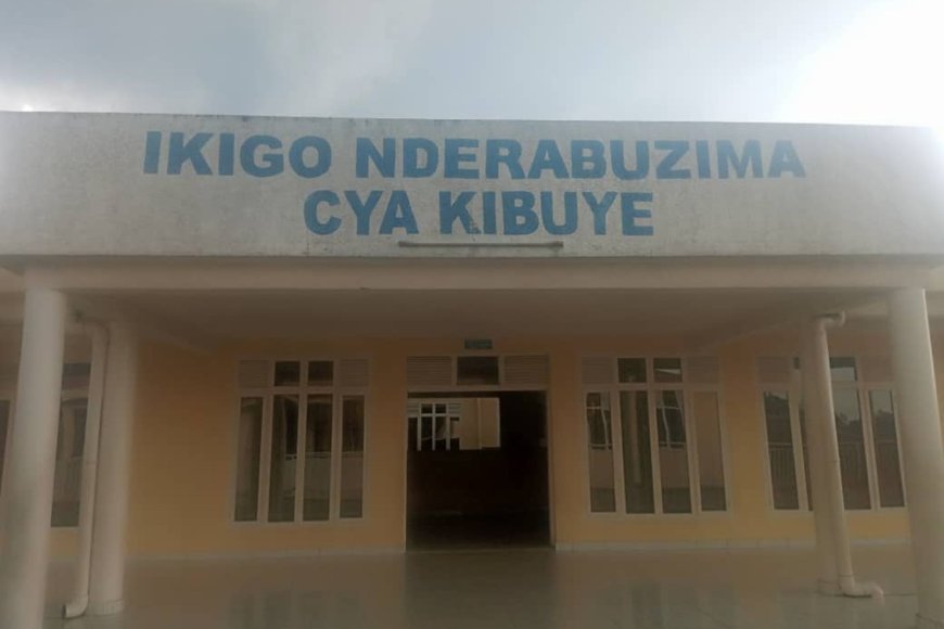 Karongi: Yafunzwe azira gukuriramo inda ku bitaro, umwana akamuta mu ndobo