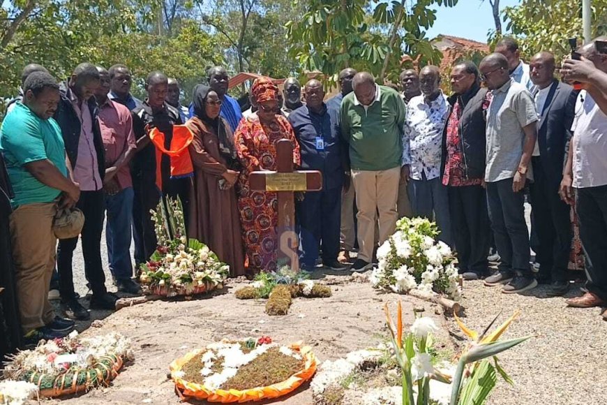 Uhuru Kenyatta Pays Emotional Visit to Raila Odinga’s Grave in Bondo