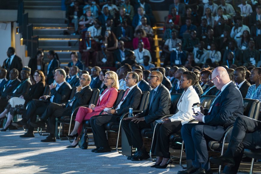 Perezida Kagame yafunguye ku mugaragaro Inama Mpuzamahanga y’Ikoranabuhanga