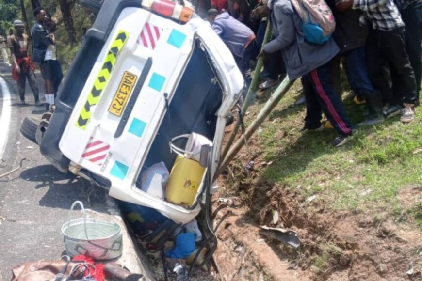 Ngororero: Abantu batatu bapfiriye mu mpanuka y’imodoka, 15 barakomereka