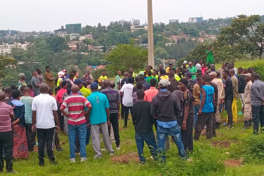 Muhima: Nta muturage usa nabi n’utambaye inkweto uzongera guhabwa serivisi