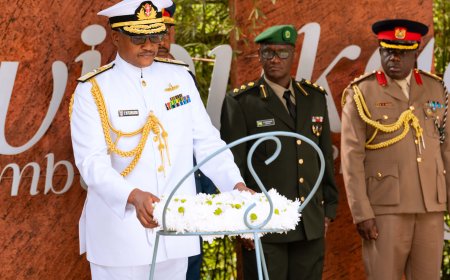 Umugaba mukuru w’ingabo za Kenya yunamiye abazize Jenoside yakorewe Abatutsi