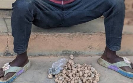 Kamonyi: Polisi yafatanye abagabo babiri udupfunyika 85 tw’urumogi