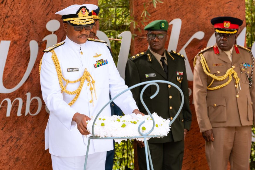 Umugaba mukuru w’ingabo za Kenya yunamiye abazize Jenoside yakorewe Abatutsi