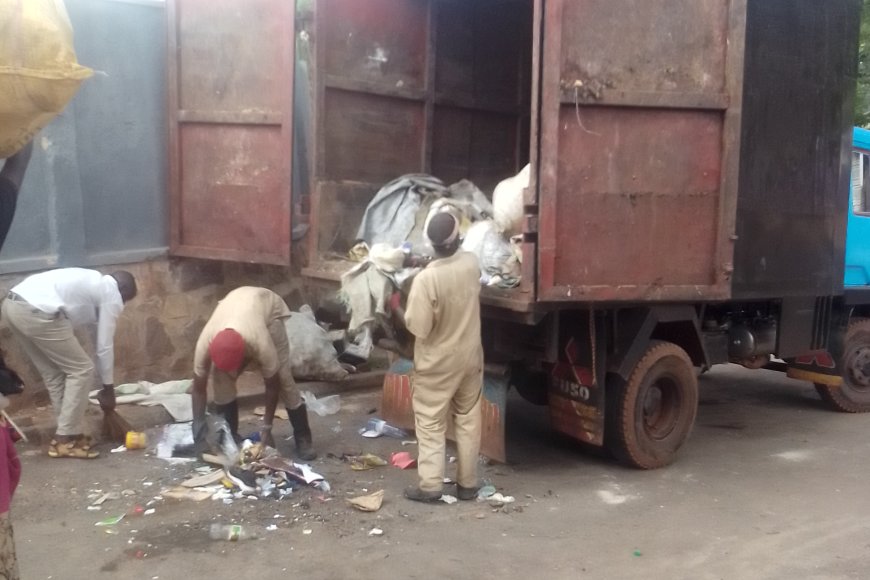 Nyarugenge: Abatwara ibishingwe muri COCEN baratabaza