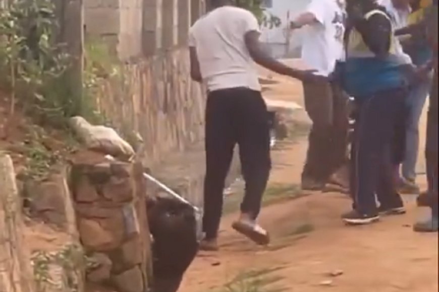 Polisi yijeje ko igiye gukurikira ikibazo cy’abanyamahanga bagaragaye mu mashusho bakubita umumotari