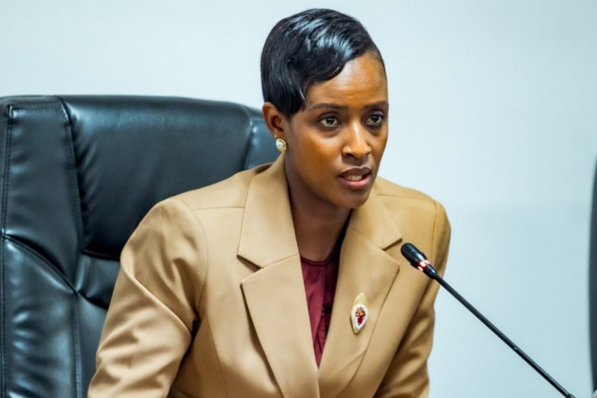 Amavubi  y'abatarengeje imyaka 17 yatengushye Minisitiri wa Siporo