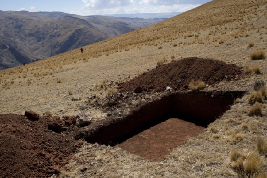 Ibyobo rusange byuzuyemo imirambo y'abasirikare benshi b'u Burundi - Willy Ngoma