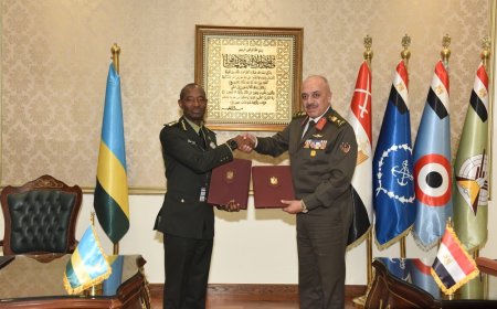 Gen  Mubarakh yagiranye amasezerano na Lt Gen Ahmed wa Misiri