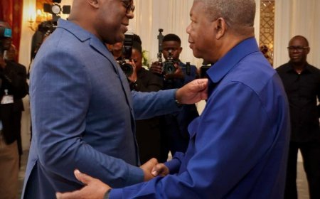 Perezida Félix Tshisekedi yagiriye uruzinduko rugufi rw’akazi muri Angola
