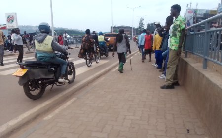 Nyabugogo:Babangamiwe n'abataka ba telefone babategera mu nzira bakabambura