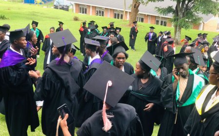 Huye: Ubuyobozi bwakebuye abanyeshuri basoje imyuga n’ubumenyingiro