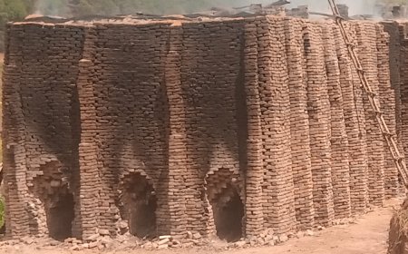 Huye: Bitwa injiji nyuma yo gusoza Kaminuza bakihangira imirimo yo gutwika amatafari