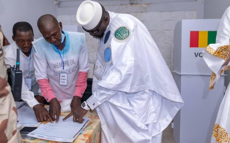 Guinea Citizens Cast Their Votes in Presidential Election