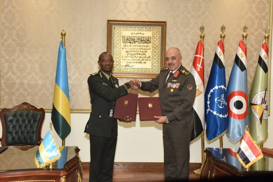 Gen  Mubarakh yagiranye amasezerano na Lt Gen Ahmed wa Misiri