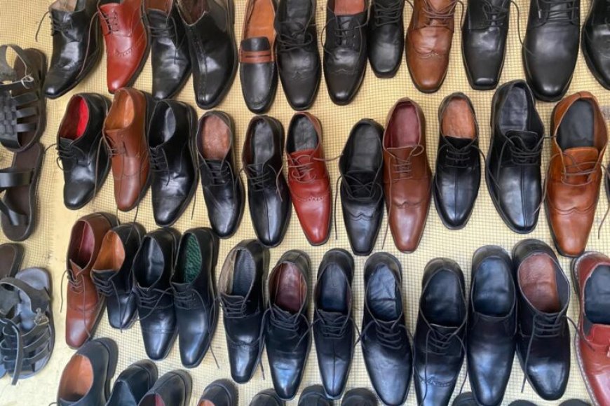 Muhanga: Urubyiruko rwihangiye imirimo rukora inkweto mu mapine ashaje