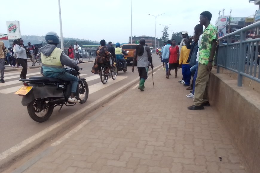 Nyabugogo:Babangamiwe n'abataka ba telefone babategera mu nzira bakabambura