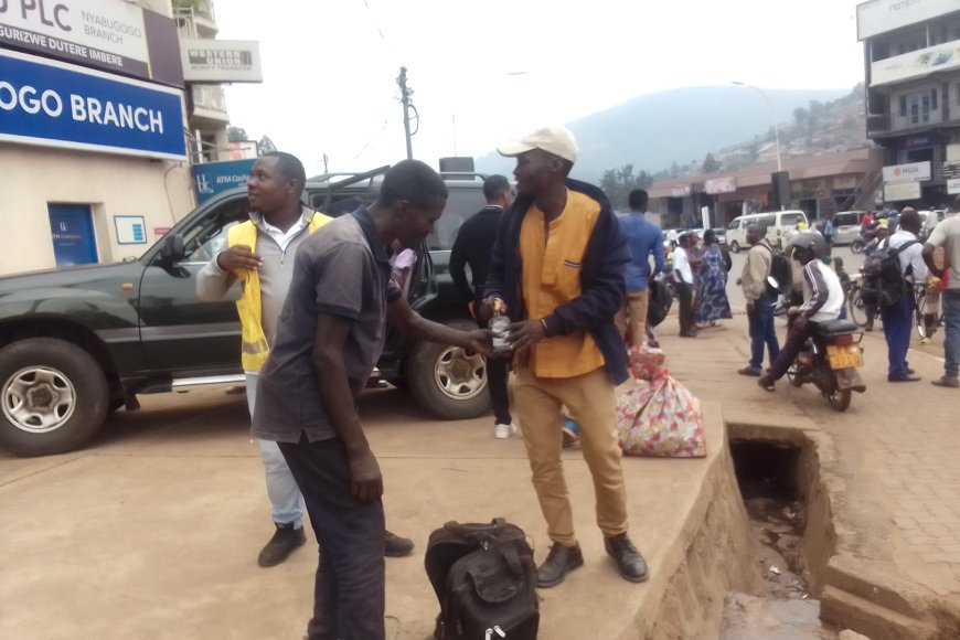 Kigali: Abacuruza inzoga z'ibice zitwa ibyuma barashinjwa guteza ubusinzi mu rubyiruko