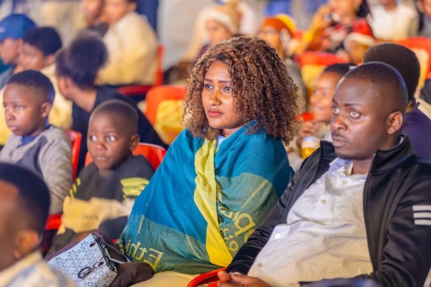 Abanyamujyi barebye filime 'The Bridge of Christmas '