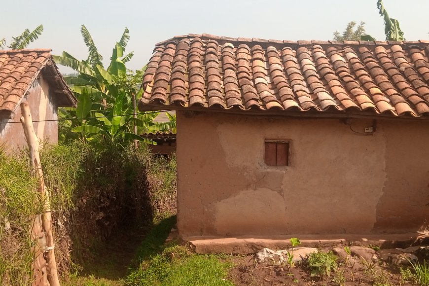 Huye: Barasaba gusanurirwa inzu zabo z’amategura