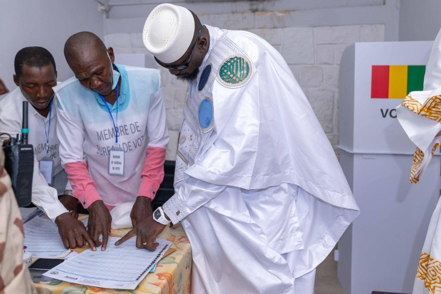 Guinea Citizens Cast Their Votes in Presidential Election